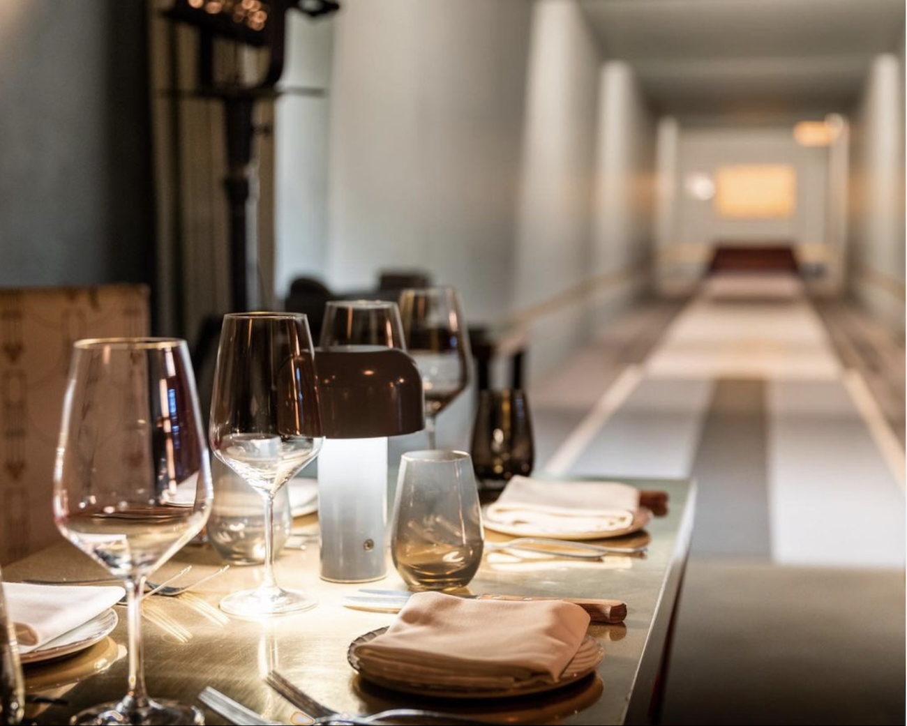 Private Dining mit stylischer Kegelbahn | Top Indoor Aktivitäten in München | Mr. München | Foto: Theresa Grill